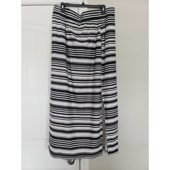 NWT Maurices Black and white skirt size 2 - Picture 1 of 3